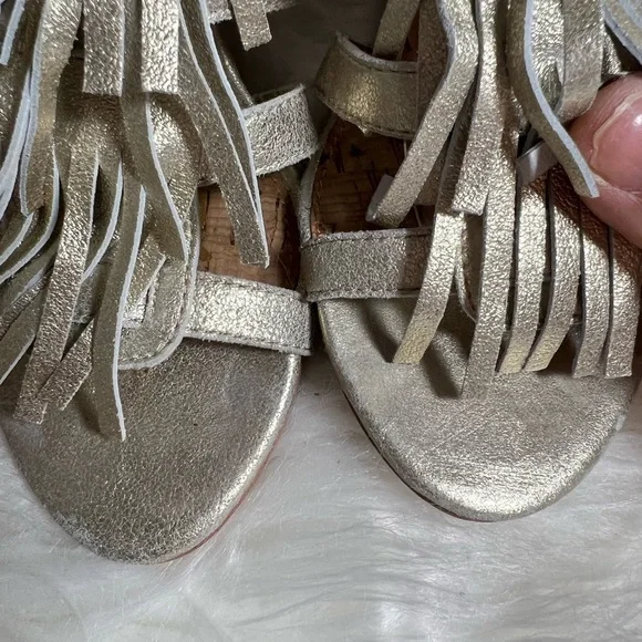 - SAM EDELMAN Gold Fringe Sandal Size 6 - Picture 15 of 17